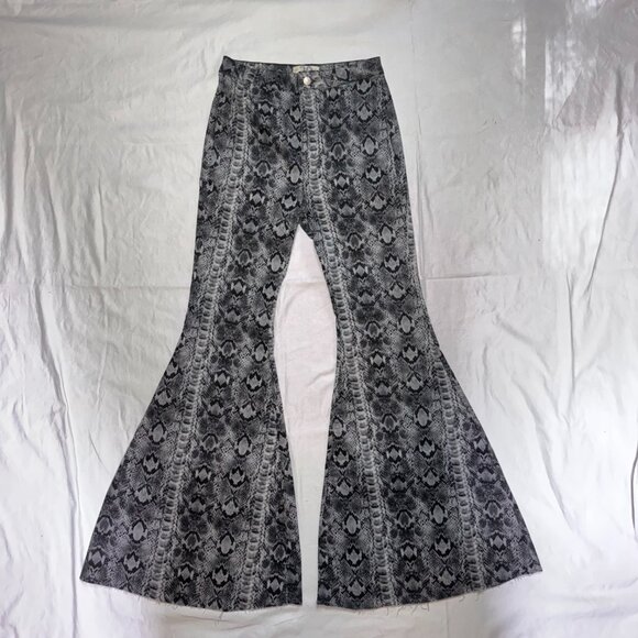 We The Free People "Just Float On" Snake Print Flare Jeans – Size 29 – NWOT - Picture 5 of 12